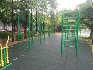 东莞莞城建设小学+健身路径器材+篮球架安装完毕